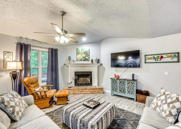 'The Wildwood House' In Hot Springs Village!