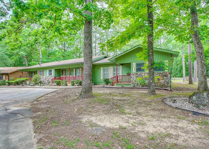 Golf & Lake Gateway: Hot Springs Village Retreat