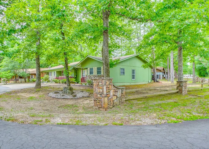 Golf & Lake Gateway: Hot Springs Village Retreat